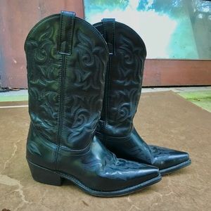Black Laredo Snip Toe Boots